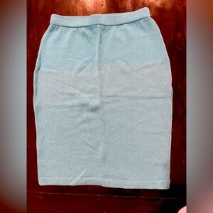 St. John pencil skirt in size 6.